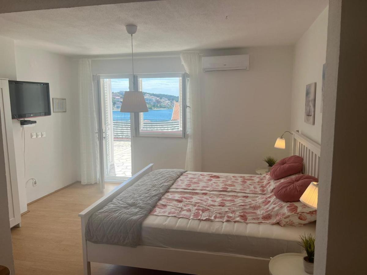 Studio-Appartements Emwey Trogir Luaran gambar